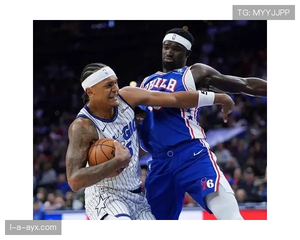 马克西无球跑动制造错位，拉开空间提升76人进攻效率