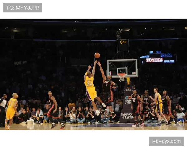 科比持球单打提升关键时刻得分，拉开与队友效率差距