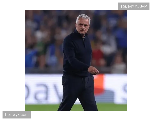 弗拉格无球跑动制造错位，拉开进攻空间改变球队战术结构