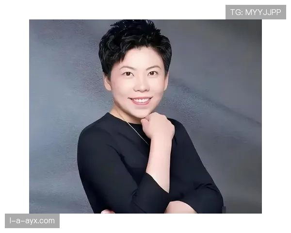 刷到邓亚萍的生活照——娇小身影配老板级细节，这反差我完全消化不了